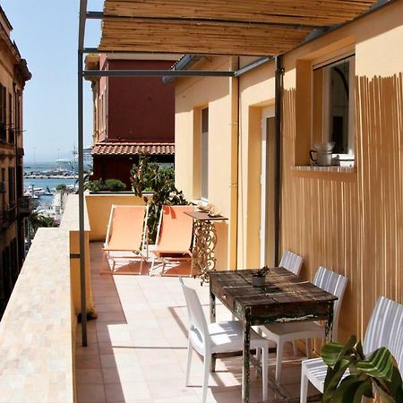 Appartamento Con Terrazza Panoramica In Marina. Кальярі Екстер'єр фото